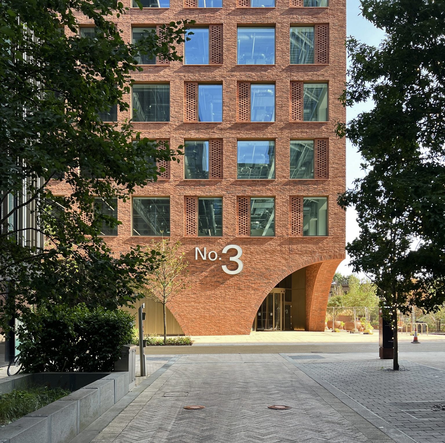 0256 No3. Circle Square – Bridge Architects